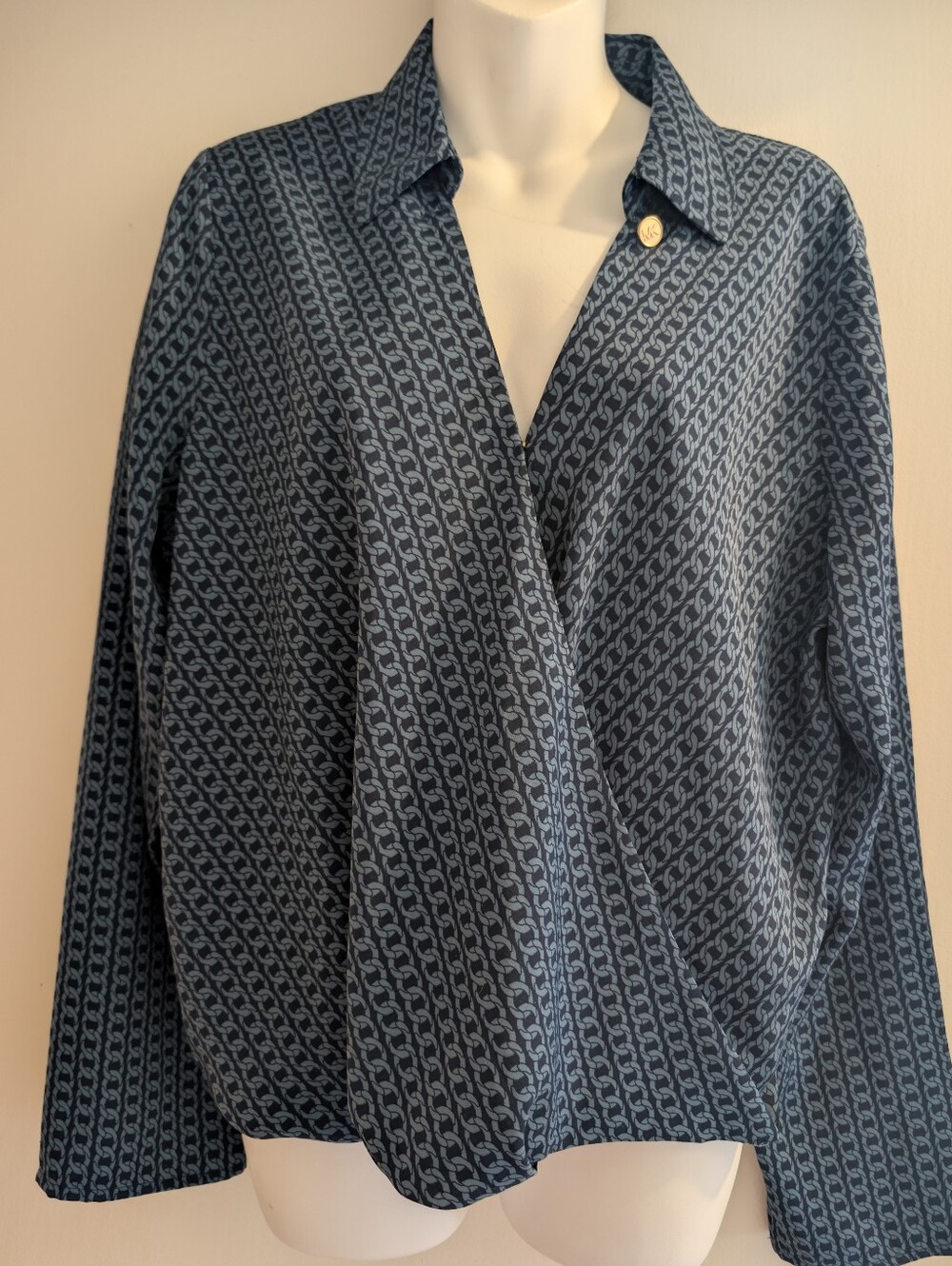 Micheal Kors Navy Patterned Button-Accent Wrap Blouse. Size Xl